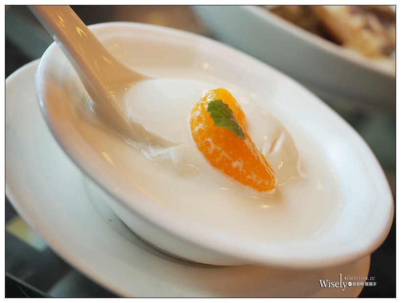 台北點水樓。臺灣櫻花蝦料理︱櫻花蝦全新菜色限時推出～櫻花蝦小籠包／櫻花蝦寧波年糕／櫻花蝦燉水蛋，加點推薦清蒸龍虎石斑，捷運忠孝復興站美食