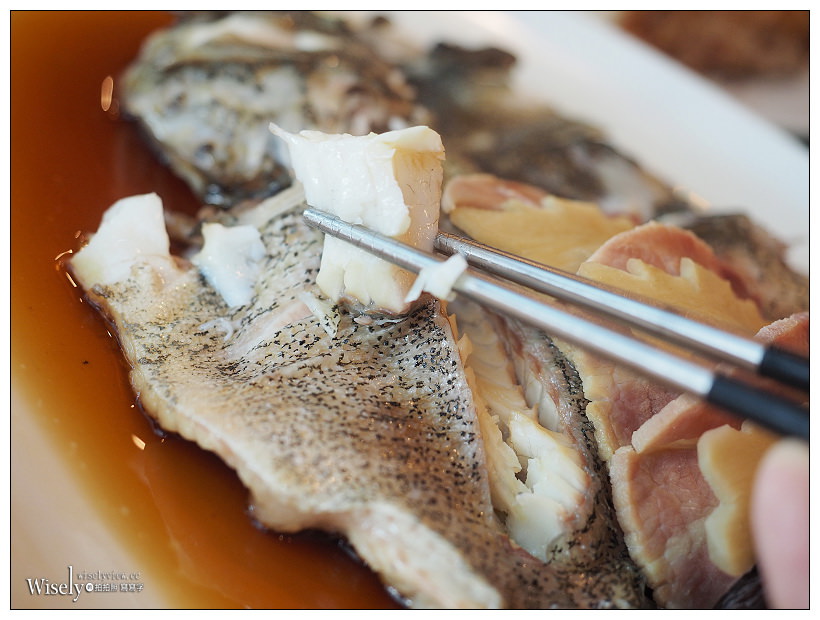 台北點水樓。臺灣櫻花蝦料理︱櫻花蝦全新菜色限時推出～櫻花蝦小籠包／櫻花蝦寧波年糕／櫻花蝦燉水蛋，加點推薦清蒸龍虎石斑，捷運忠孝復興站美食