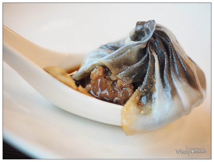 台北點水樓。臺灣櫻花蝦料理︱櫻花蝦全新菜色限時推出～櫻花蝦小籠包／櫻花蝦寧波年糕／櫻花蝦燉水蛋，加點推薦清蒸龍虎石斑，捷運忠孝復興站美食