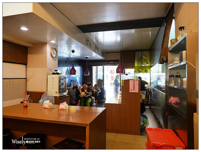 台北 五分埔魯肉飯︱入口即化的油亮黑金魚鬆魯肉飯，以及細軟香濃排骨酥湯～捷運後山埤站美食／松山五分埔美食／台北信義區美食