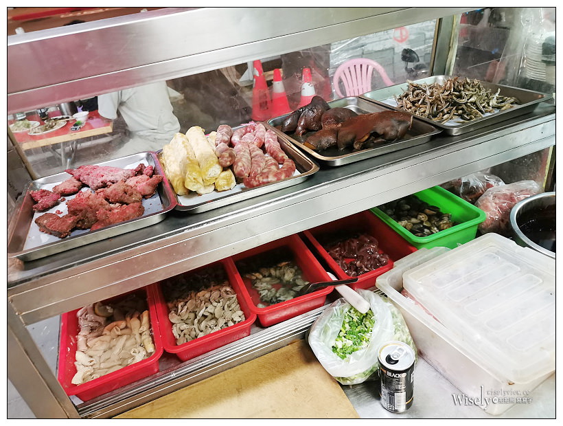 新店宵夜。民族路切仔麵 黑白切熱炒小吃店︱超大碗什錦湯麵，自製辣醬很威～捷運大坪林站美食／大坪林熱炒／營業時間晚上10點至凌晨3點