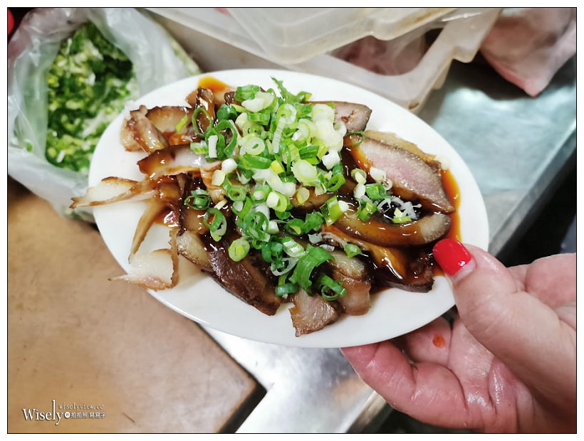 新店宵夜。民族路切仔麵 黑白切熱炒小吃店︱超大碗什錦湯麵，自製辣醬很威～捷運大坪林站美食／大坪林熱炒／營業時間晚上10點至凌晨3點