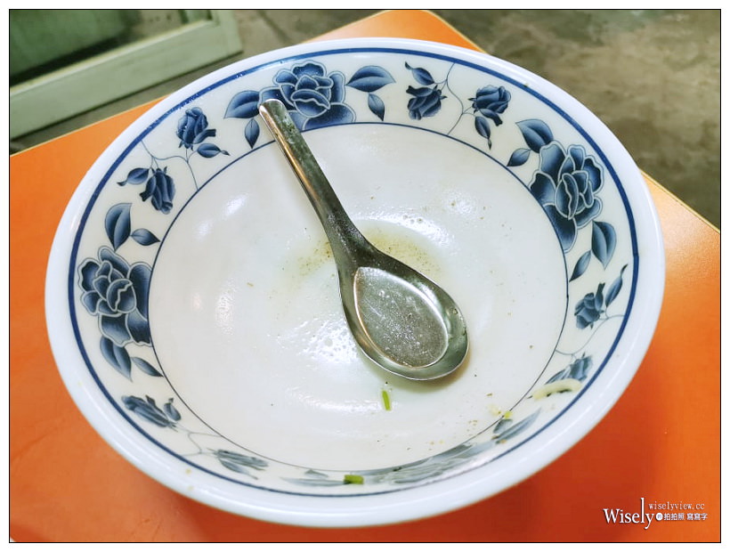 新店宵夜。民族路切仔麵 黑白切熱炒小吃店︱超大碗什錦湯麵，自製辣醬很威～捷運大坪林站美食／大坪林熱炒／營業時間晚上10點至凌晨3點