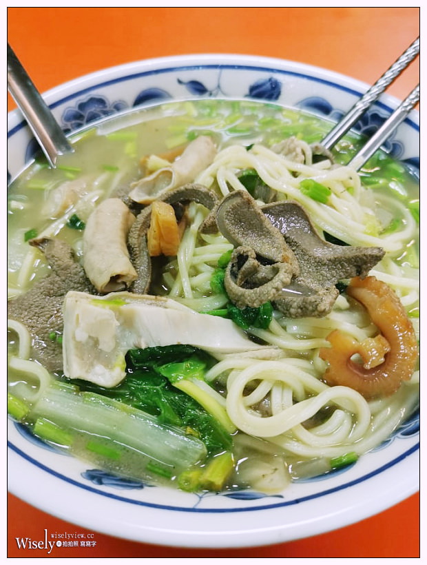 新店宵夜。民族路切仔麵 黑白切熱炒小吃店︱超大碗什錦湯麵，自製辣醬很威～捷運大坪林站美食／大坪林熱炒／營業時間晚上10點至凌晨3點