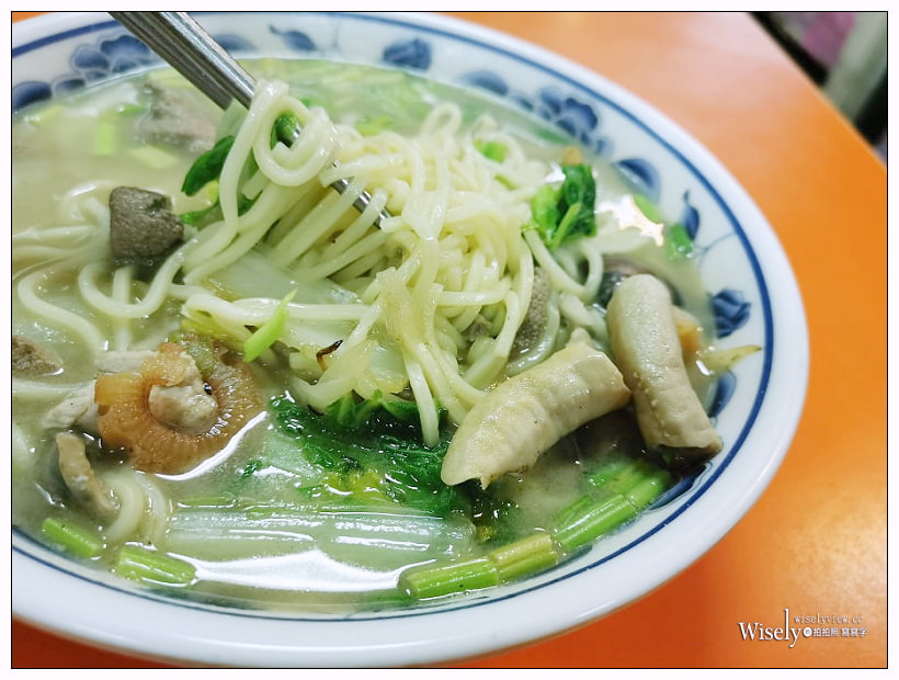 新店宵夜。民族路切仔麵 黑白切熱炒小吃店︱超大碗什錦湯麵，自製辣醬很威～捷運大坪林站美食／大坪林熱炒／營業時間晚上10點至凌晨3點