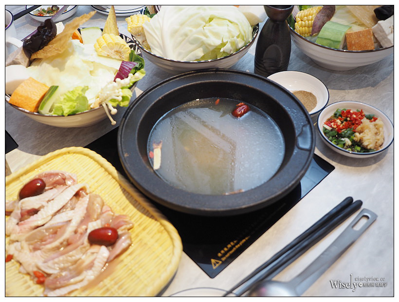 台北。HOUSE V好室鍋物-忠孝店︱Villa花草文青風裝潢的冷藏肉專家，升級海陸超划算～捷運忠孝復興站美食／大安區美食／台北東區美食／日式涮涮鍋推薦