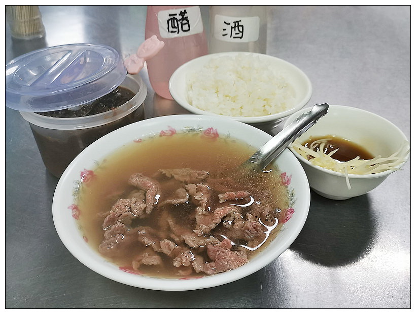 台南美食。阿村牛肉湯︱新鮮溫體牛，添醋加酒更美味～國華街美食／中西區美食／台南牛肉湯