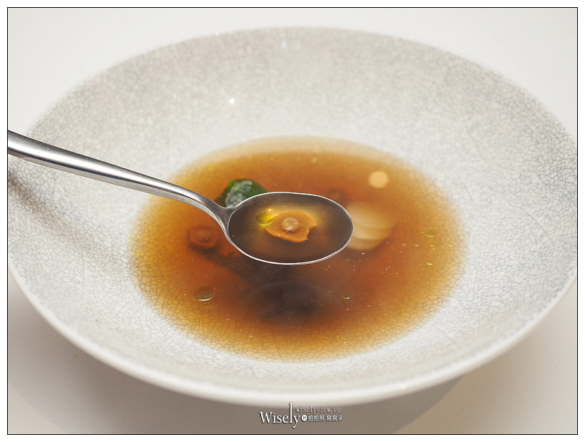 台北華國大飯店。華國牛排館︱必嚐雙絕：肋眼老饕牛排+肋眼心牛排，還有創意開胃前菜，用餐環境復古懷舊～捷運中山國小站美食／中山區美食／台北牛排／晴光商圈美食