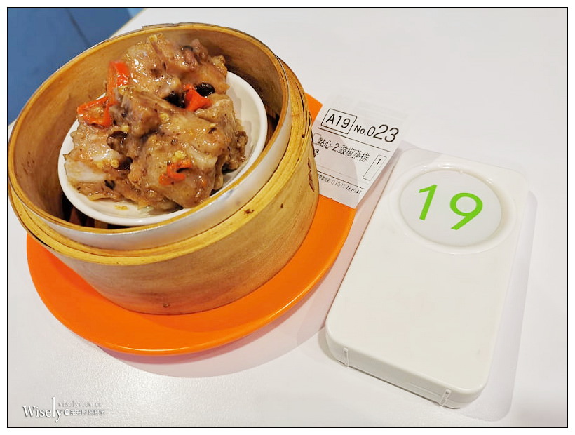 台北西門町美食。大茶飯港式茶餐廳︱近國賓戲院內江街的寵物友善餐廳，軌道車送餐，推薦流心豬扒包、咖哩豬扒撈公仔麵&忌廉溝鮮奶～萬華美食／捷運西門町站美食