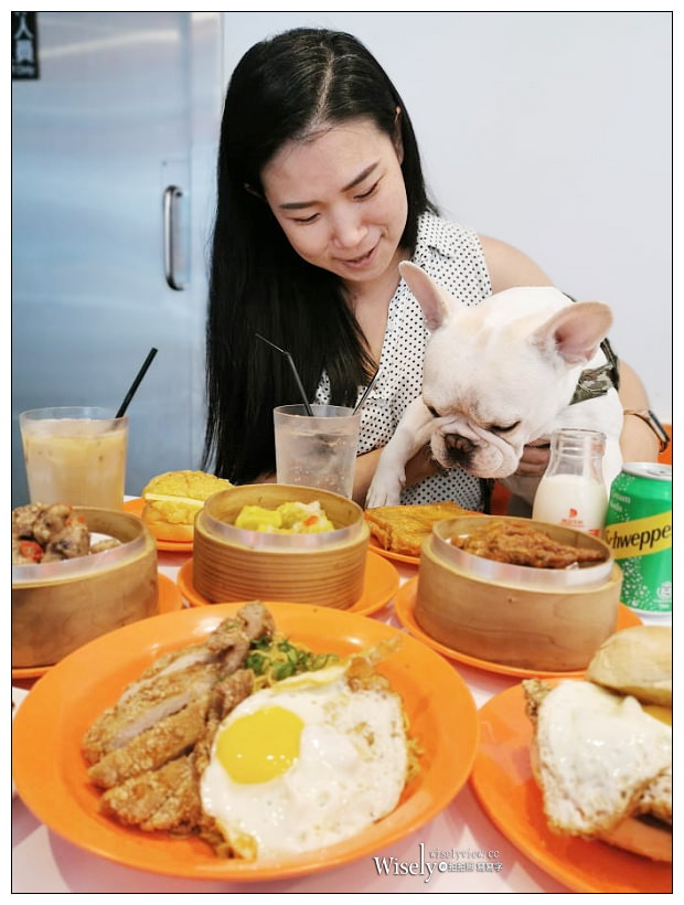 台北西門町美食。大茶飯港式茶餐廳︱近國賓戲院內江街的寵物友善餐廳，軌道車送餐，推薦流心豬扒包、咖哩豬扒撈公仔麵&忌廉溝鮮奶～萬華美食／捷運西門町站美食