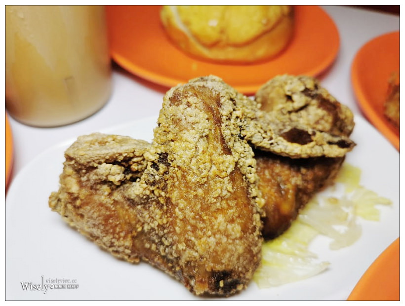 台北西門町美食。大茶飯港式茶餐廳︱近國賓戲院內江街的寵物友善餐廳，軌道車送餐，推薦流心豬扒包、咖哩豬扒撈公仔麵&忌廉溝鮮奶～萬華美食／捷運西門町站美食
