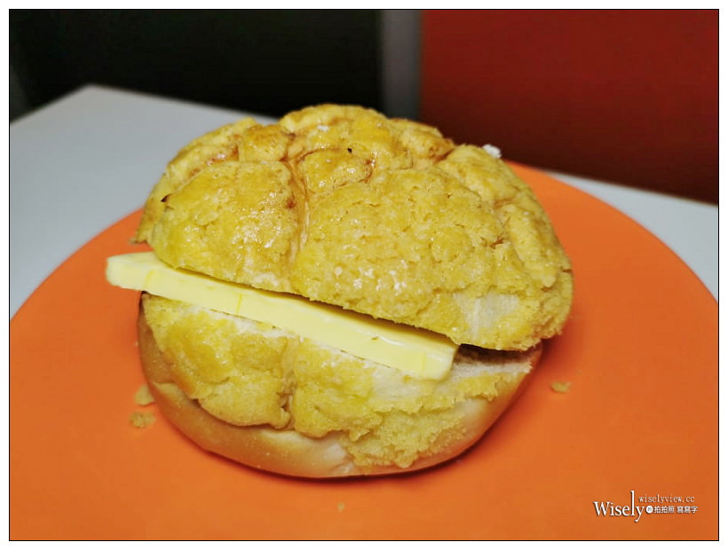 台北西門町美食。大茶飯港式茶餐廳︱近國賓戲院內江街的寵物友善餐廳，軌道車送餐，推薦流心豬扒包、咖哩豬扒撈公仔麵&忌廉溝鮮奶～萬華美食／捷運西門町站美食