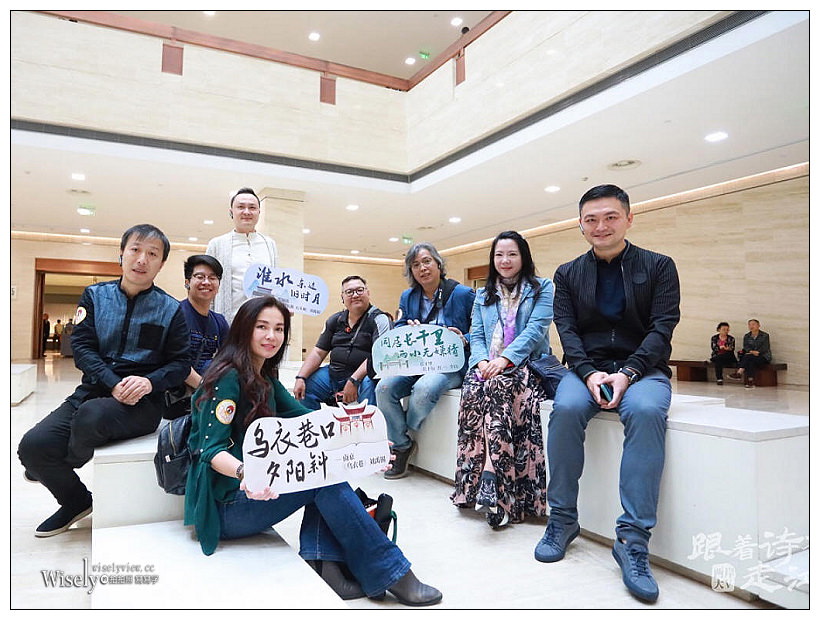 南京鎮江。跟著詩詞走江蘇︱經典文學建築物之旅，台灣網紅趴趴走 x 新浪江蘇～南京金鷹國際酒店／南京歷史博物院／大報恩寺遺址公園／南京市民俗博物館／南京中華樓.長干里／北固山／鎮江西津渡老街／恒順香醋／句容茅山