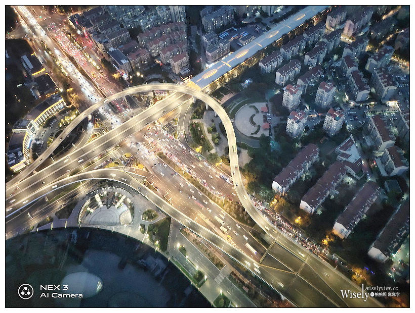 南京鎮江。跟著詩詞走江蘇︱經典文學建築物之旅，台灣網紅趴趴走 x 新浪江蘇～南京金鷹國際酒店／南京歷史博物院／大報恩寺遺址公園／南京市民俗博物館／南京中華樓.長干里／北固山／鎮江西津渡老街／恒順香醋／句容茅山