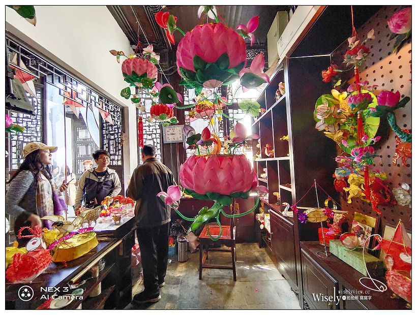 南京鎮江。跟著詩詞走江蘇︱經典文學建築物之旅，台灣網紅趴趴走 x 新浪江蘇～南京金鷹國際酒店／南京歷史博物院／大報恩寺遺址公園／南京市民俗博物館／南京中華樓.長干里／北固山／鎮江西津渡老街／恒順香醋／句容茅山