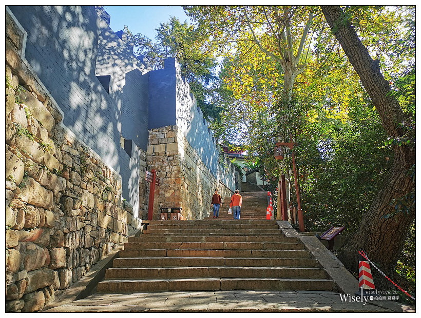 南京鎮江。跟著詩詞走江蘇︱經典文學建築物之旅，台灣網紅趴趴走 x 新浪江蘇～南京金鷹國際酒店／南京歷史博物院／大報恩寺遺址公園／南京市民俗博物館／南京中華樓.長干里／北固山／鎮江西津渡老街／恒順香醋／句容茅山