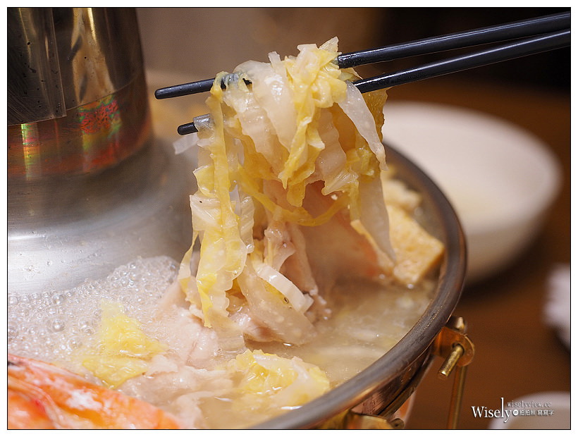 台北。都一處(仁愛店/內湖店)︱米其林必比登推薦美食,經典懷念的老味道~酸菜白肉鍋、醬肉燒餅、炸丸子、拔絲香蕉、蔥油餅、核桃棗鍋餅 台北。都一處(仁愛店/內湖店)︱米其林必比登推薦美食,經典懷念的老味道~酸菜白肉鍋、醬肉燒餅、炸丸子、拔絲香蕉、蔥油餅、核桃棗鍋餅