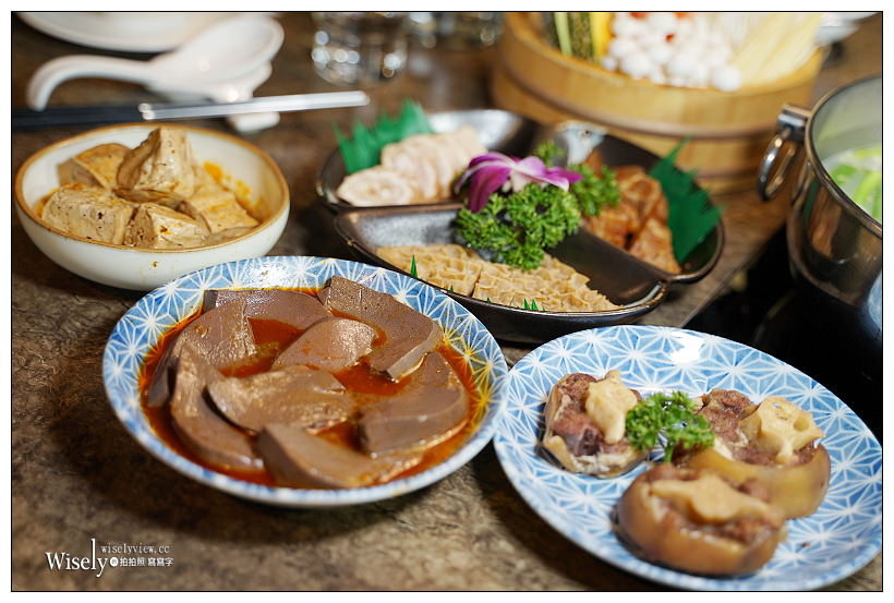 台北。食徒 (龍蝦紅蟳海鮮加強版) 麻辣鴛鴦火鍋︱全新菜單食材再升級，新添日本A5霜降和牛與伊比利豬～捷運忠孝復興站美食 x 中崙美食 x 和牛海鮮麻辣鍋