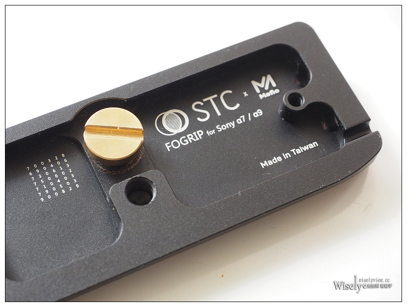 STC FOGRIP 快展手把&側邊L型快拆板。開箱文︱75g輕量鋁合金堅固耐用，隱藏式收合節省握力方便更換電池，適用Sony A9／A7RM3／A7M3／A72／A73／A7S2