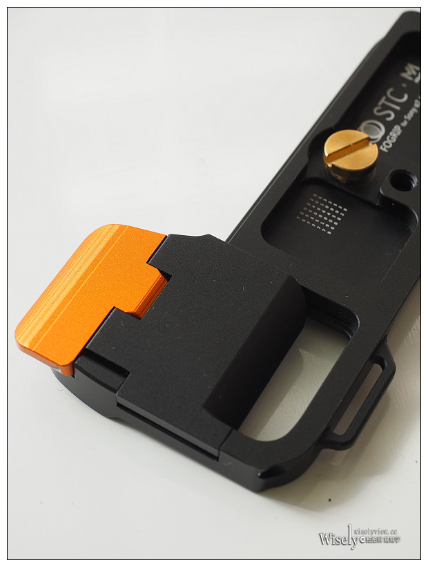 STC FOGRIP 快展手把&側邊L型快拆板。開箱文︱75g輕量鋁合金堅固耐用，隱藏式收合節省握力方便更換電池，適用Sony A9／A7RM3／A7M3／A72／A73／A7S2