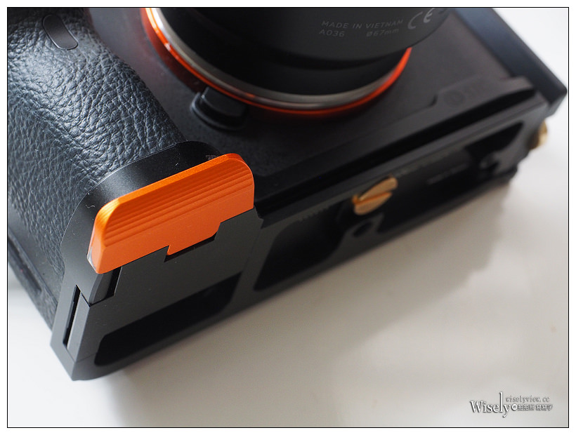 STC FOGRIP 快展手把&側邊L型快拆板。開箱文︱75g輕量鋁合金堅固耐用，隱藏式收合節省握力方便更換電池，適用Sony A9／A7RM3／A7M3／A72／A73／A7S2