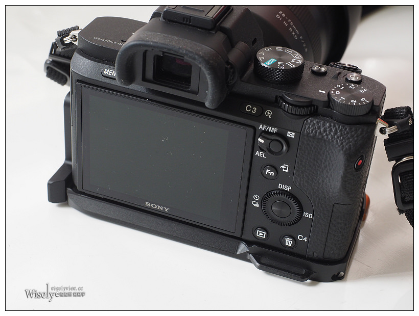 STC FOGRIP 快展手把&側邊L型快拆板。開箱文︱75g輕量鋁合金堅固耐用，隱藏式收合節省握力方便更換電池，適用Sony A9／A7RM3／A7M3／A72／A73／A7S2