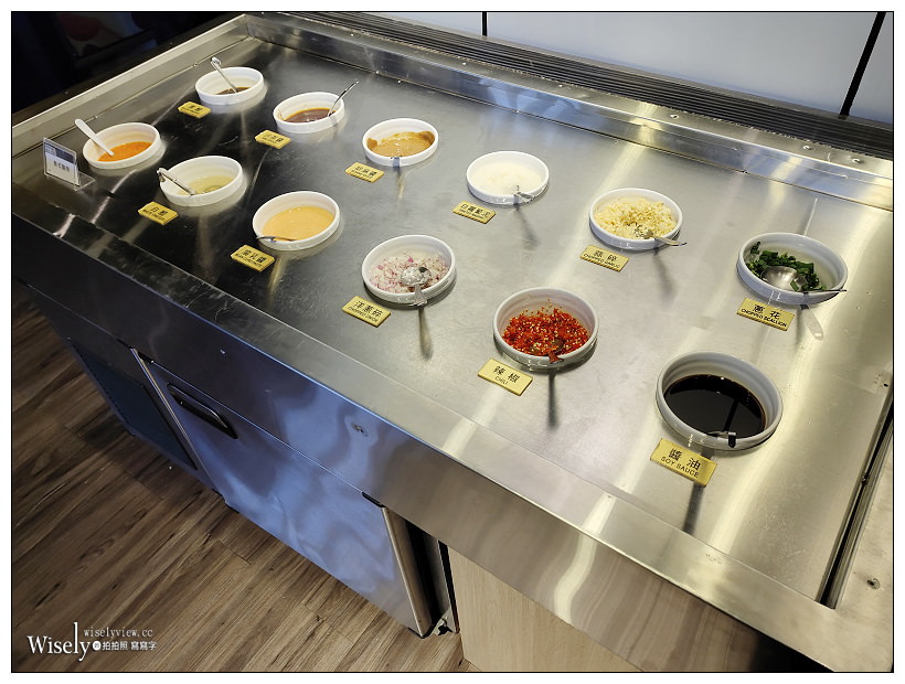 台北士林。肉多多火鍋：天母新光三越百貨 5F︱雙人海陸套餐 CP 值高，用餐環境舒適～捷運芝山站美食 x 天母美食 x 天母火鍋 x 天母新光三越百貨美食