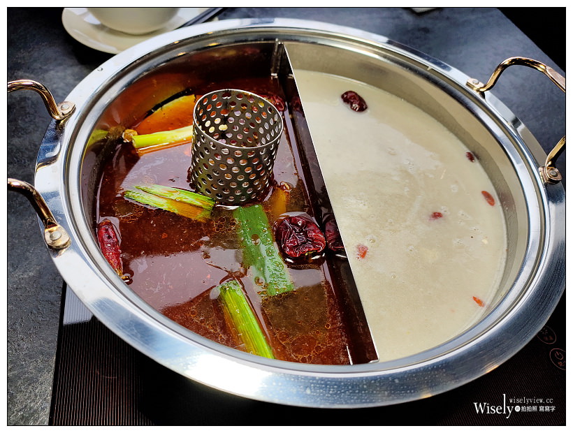 台北士林。肉多多火鍋：天母新光三越百貨 5F︱雙人海陸套餐 CP 值高，用餐環境舒適～捷運芝山站美食 x 天母美食 x 天母火鍋 x 天母新光三越百貨美食