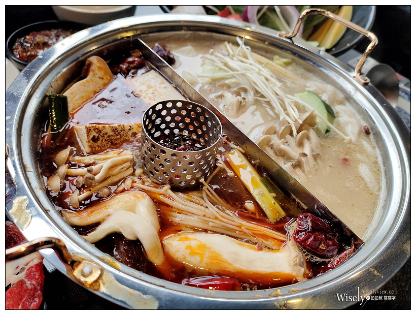 台北士林。肉多多火鍋：天母新光三越百貨 5F︱雙人海陸套餐 CP 值高，用餐環境舒適～捷運芝山站美食 x 天母美食 x 天母火鍋 x 天母新光三越百貨美食