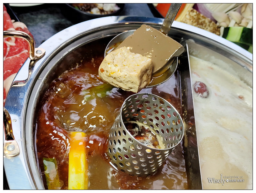 台北士林。肉多多火鍋：天母新光三越百貨 5F︱雙人海陸套餐 CP 值高，用餐環境舒適～捷運芝山站美食 x 天母美食 x 天母火鍋 x 天母新光三越百貨美食