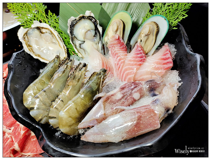 台北士林。肉多多火鍋：天母新光三越百貨 5F︱雙人海陸套餐 CP 值高，用餐環境舒適～捷運芝山站美食 x 天母美食 x 天母火鍋 x 天母新光三越百貨美食