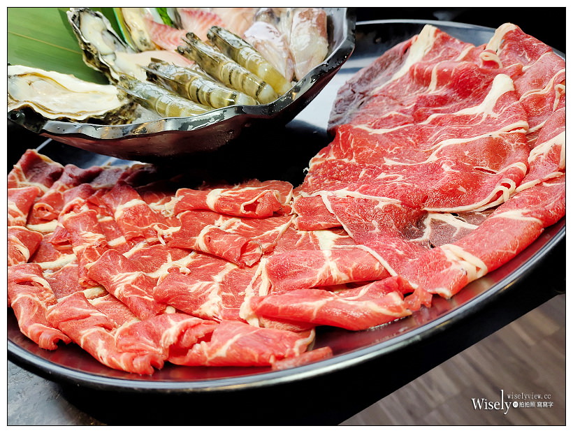 台北士林。肉多多火鍋：天母新光三越百貨 5F︱雙人海陸套餐 CP 值高，用餐環境舒適～捷運芝山站美食 x 天母美食 x 天母火鍋 x 天母新光三越百貨美食