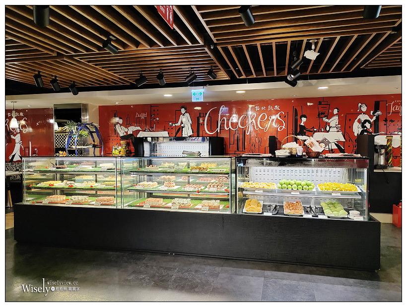 台北中正。台北凱撒大飯店 Checkers 自助餐︱2020限定草莓季甜品吃到飽，酸菜白肉鍋、現燙牛肉湯&炙燒握壽司與啤酒任喝～捷運台北車站美食 x 北車美食