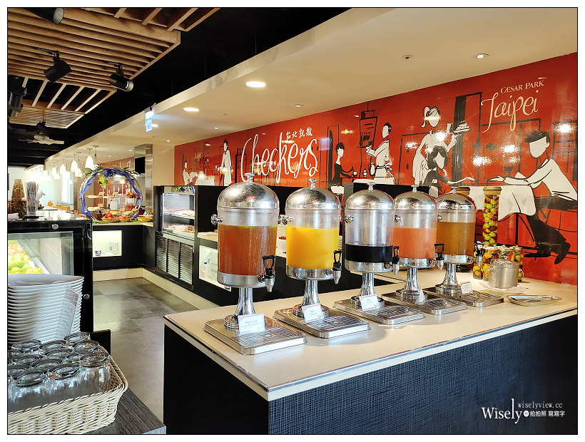 台北中正。台北凱撒大飯店 Checkers 自助餐︱2020限定草莓季甜品吃到飽，酸菜白肉鍋、現燙牛肉湯&炙燒握壽司與啤酒任喝～捷運台北車站美食 x 北車美食