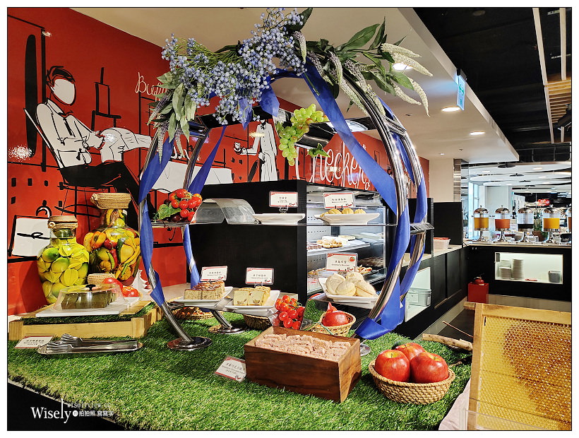 台北中正。台北凱撒大飯店 Checkers 自助餐︱2020限定草莓季甜品吃到飽，酸菜白肉鍋、現燙牛肉湯&炙燒握壽司與啤酒任喝～捷運台北車站美食 x 北車美食