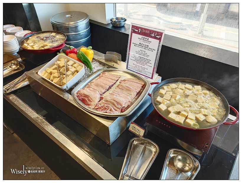 台北中正。台北凱撒大飯店 Checkers 自助餐︱2020限定草莓季甜品吃到飽，酸菜白肉鍋、現燙牛肉湯&炙燒握壽司與啤酒任喝～捷運台北車站美食 x 北車美食
