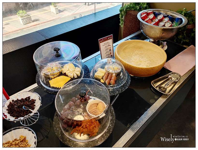 台北中正。台北凱撒大飯店 Checkers 自助餐︱2020限定草莓季甜品吃到飽，酸菜白肉鍋、現燙牛肉湯&炙燒握壽司與啤酒任喝～捷運台北車站美食 x 北車美食
