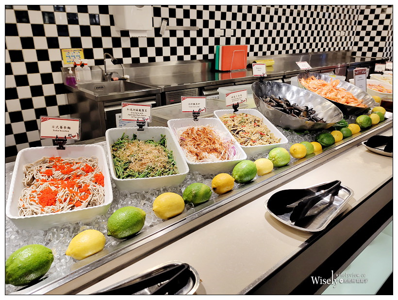 台北中正。台北凱撒大飯店 Checkers 自助餐︱2020限定草莓季甜品吃到飽，酸菜白肉鍋、現燙牛肉湯&炙燒握壽司與啤酒任喝～捷運台北車站美食 x 北車美食