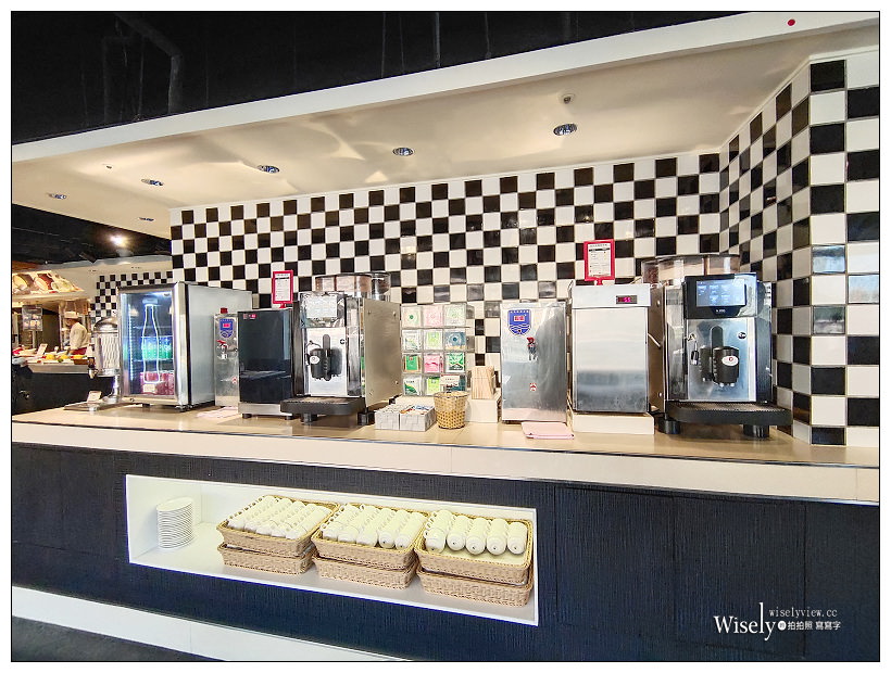 台北中正。台北凱撒大飯店 Checkers 自助餐︱2020限定草莓季甜品吃到飽，酸菜白肉鍋、現燙牛肉湯&炙燒握壽司與啤酒任喝～捷運台北車站美食 x 北車美食