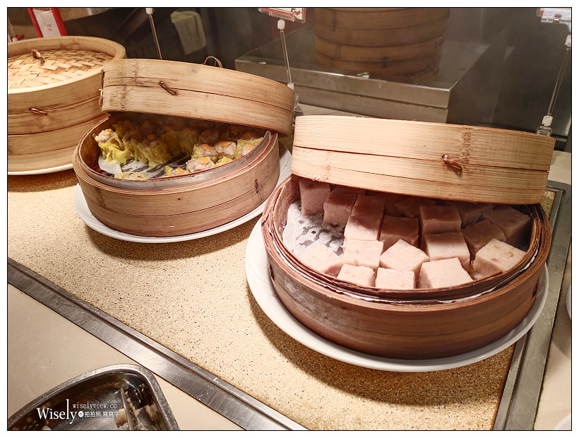 台北中正。台北凱撒大飯店 Checkers 自助餐︱2020限定草莓季甜品吃到飽，酸菜白肉鍋、現燙牛肉湯&炙燒握壽司與啤酒任喝～捷運台北車站美食 x 北車美食