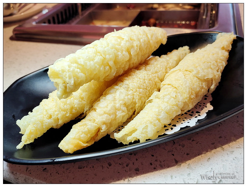 歇業。ATT4Fun 美滋鍋︱來自新加坡人氣鍋物，多項湯頭與風味食材，夢幻粉色系空間 x 必點膠原蛋白湯底、魚豆腐、炸響鈴～捷運台北101世貿站美食