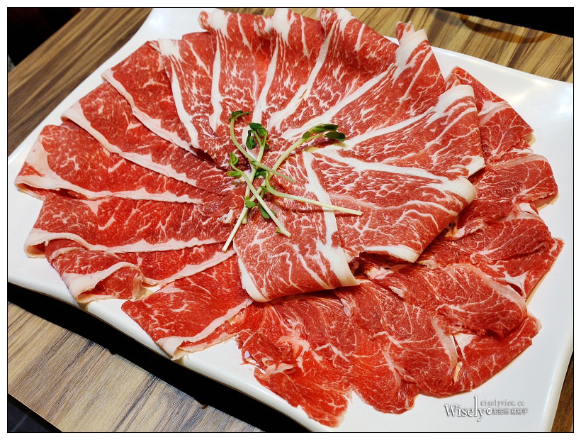 肉多多火鍋.宜蘭復興店︱美牛及綜合海鮮盤，自助冰淇淋飲料吃到飽