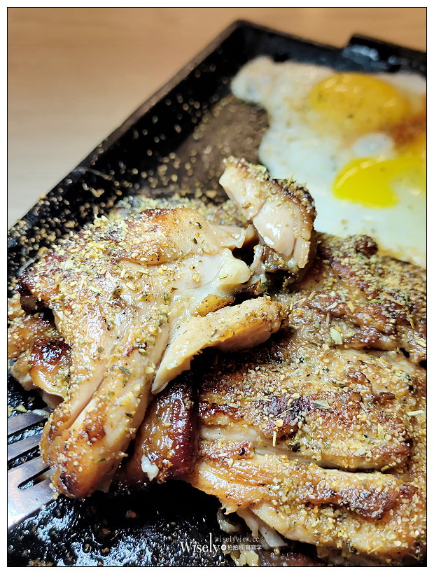 樹林美食。博愛街夜市 樹林大眾牛排︱炙燒香濃起司牛排，濃湯麵包冷飲甜點吃到飽，麵加量不加價且服務態度佳～樹林起司牛排 x 孝子牛排 x 樹林夜市美食