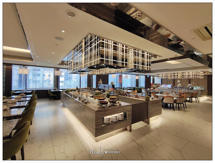 新北板橋。板橋凱撒大飯店 朋派自助餐︱西餐、牛排、熱炒、日料、甜點與古早味料理，相鄰車站10分鐘步程～環境乾淨舒適寬敞，平價吃到飽選擇