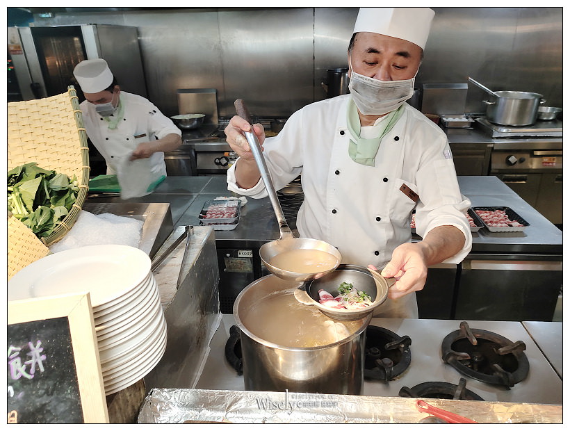新北板橋。板橋凱撒大飯店 朋派自助餐︱西餐、牛排、熱炒、日料、甜點與古早味料理，相鄰車站10分鐘步程～環境乾淨舒適寬敞，平價吃到飽選擇