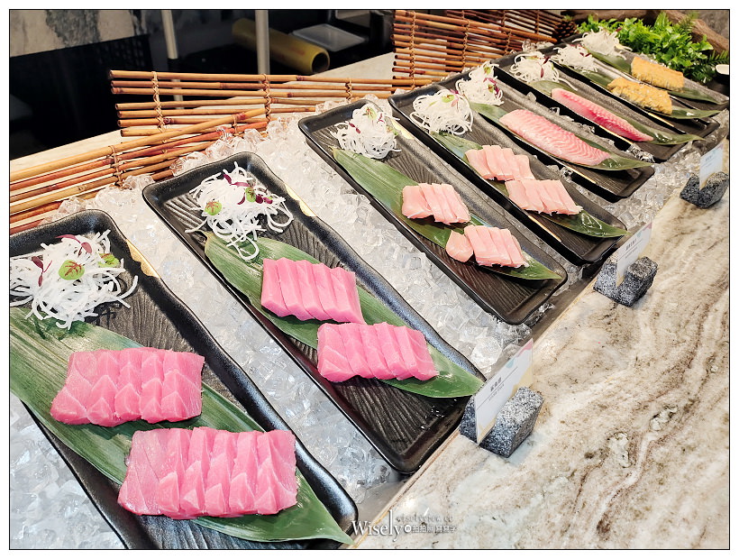 新北板橋。板橋凱撒大飯店 朋派自助餐︱西餐、牛排、熱炒、日料、甜點與古早味料理，相鄰車站10分鐘步程～環境乾淨舒適寬敞，平價吃到飽選擇