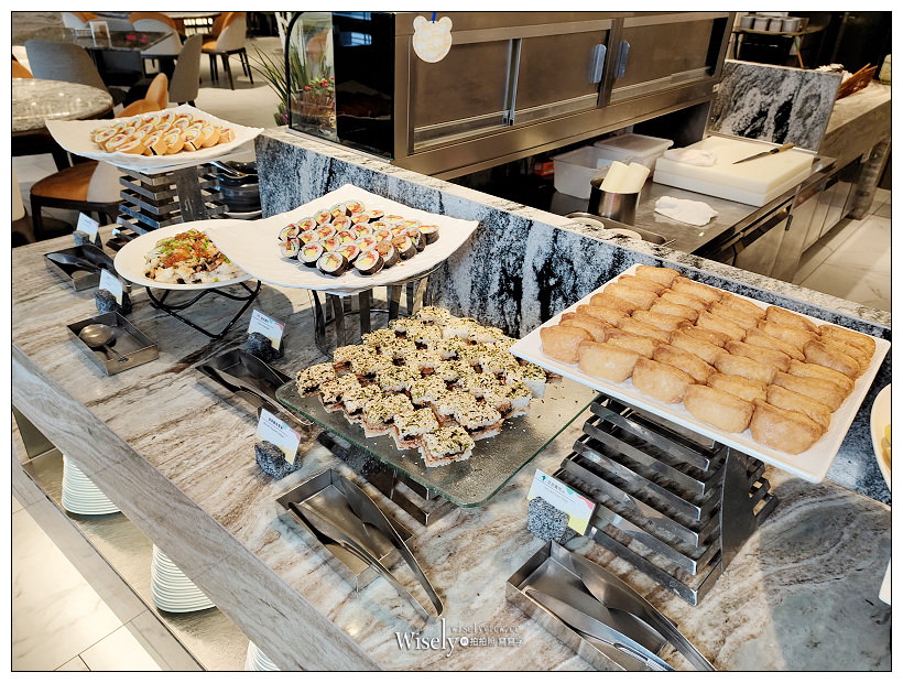 新北板橋。板橋凱撒大飯店 朋派自助餐︱西餐、牛排、熱炒、日料、甜點與古早味料理，相鄰車站10分鐘步程～環境乾淨舒適寬敞，平價吃到飽選擇