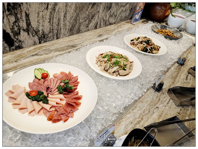 新北板橋。板橋凱撒大飯店 朋派自助餐︱西餐、牛排、熱炒、日料、甜點與古早味料理，相鄰車站10分鐘步程～環境乾淨舒適寬敞，平價吃到飽選擇
