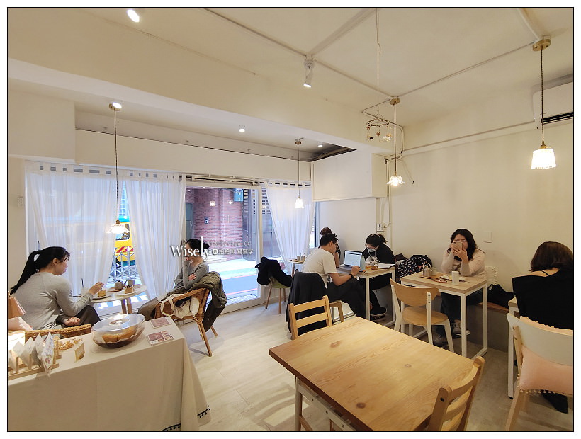 新店美食。Soloist! Café︱巷弄內寧心靜神的文青咖啡店，自製甜點價格平實～捷運七張站美食 x 新店咖啡
