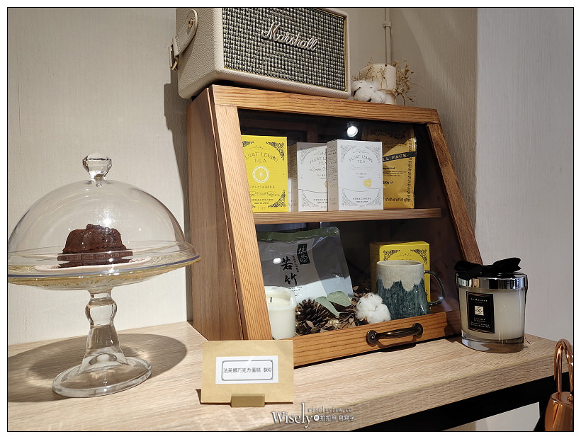新店美食。Soloist! Café︱巷弄內寧心靜神的文青咖啡店，自製甜點價格平實～捷運七張站美食 x 新店咖啡